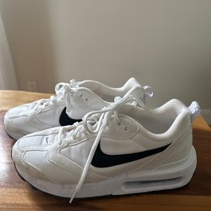 Nike women’s Air Max Dawn Size 7